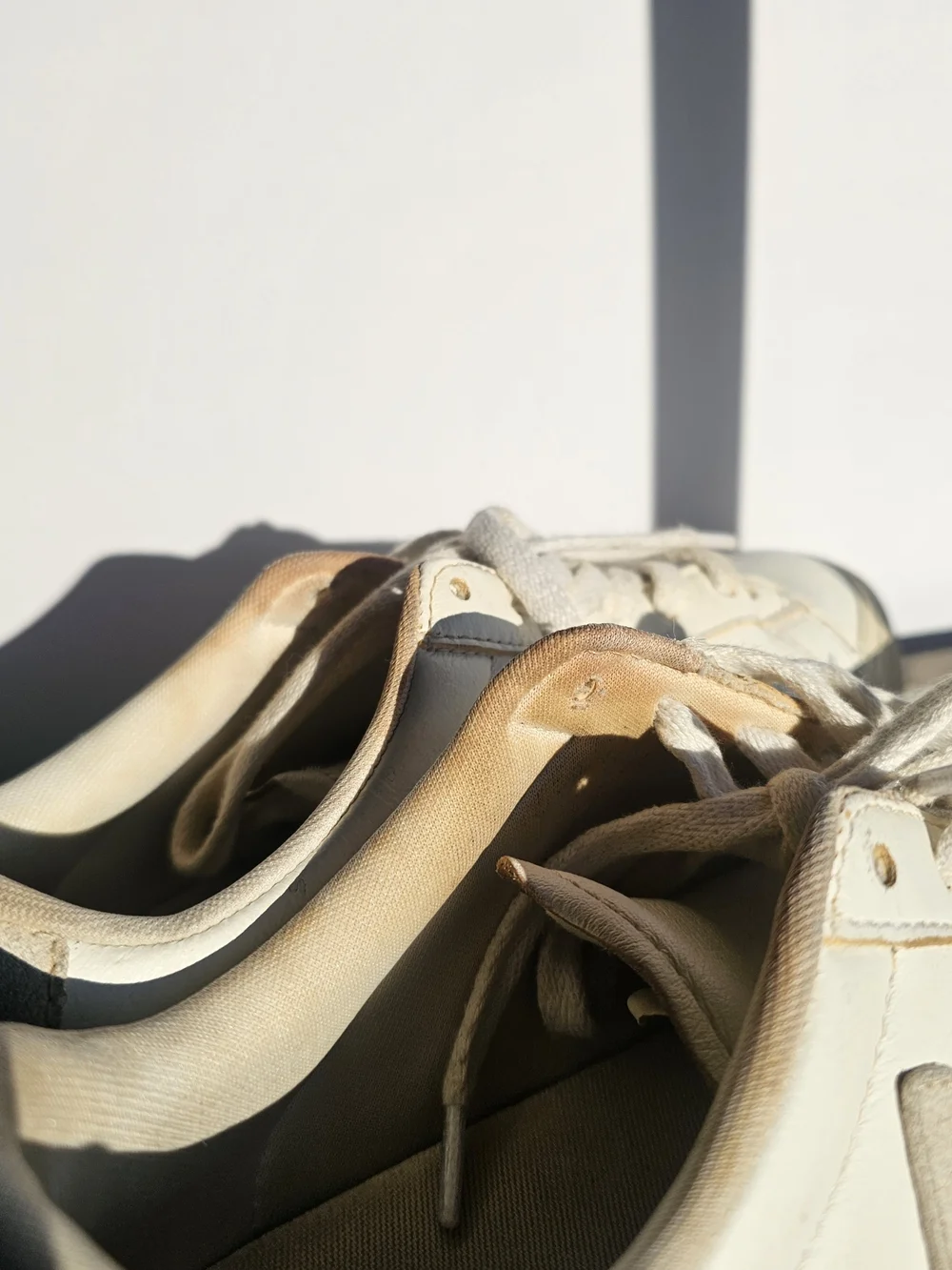 Veja Campo T2 White/Almond Leather Sneakers w/ Beige Suede V Logo Women's Size 9